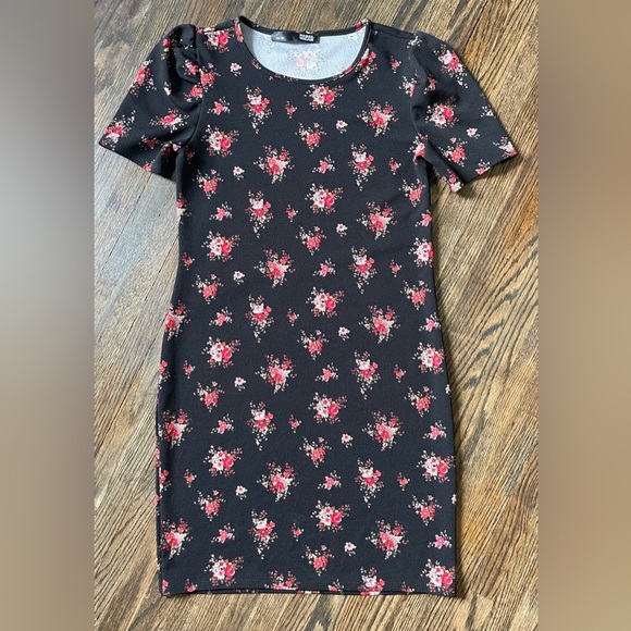 Rebel Sugar Floral Dress, Black & Red Short Sleeve, Size Medium - Picture 2 of 7